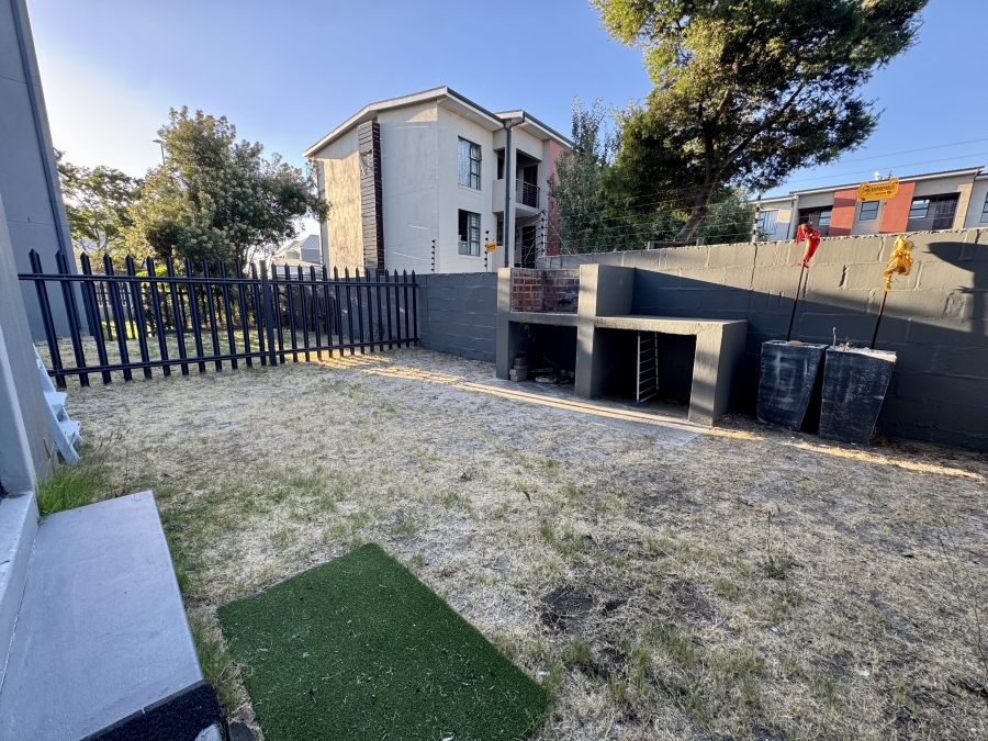 To Let 2 Bedroom Property for Rent in Burgundy Estate Western Cape